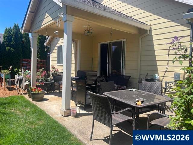 323 NW Pacific Hills Dr, Willamina, OR 97396