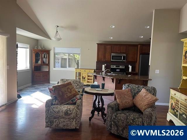 323 NW Pacific Hills Dr, Willamina, OR 97396