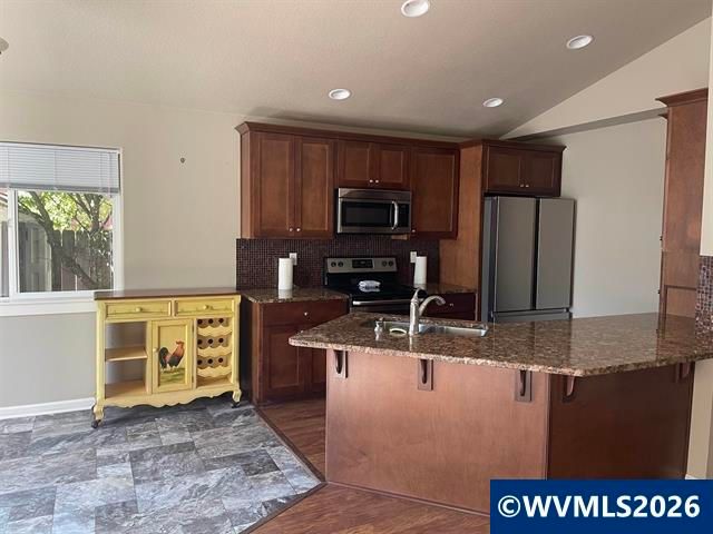 323 NW Pacific Hills Dr, Willamina, OR 97396