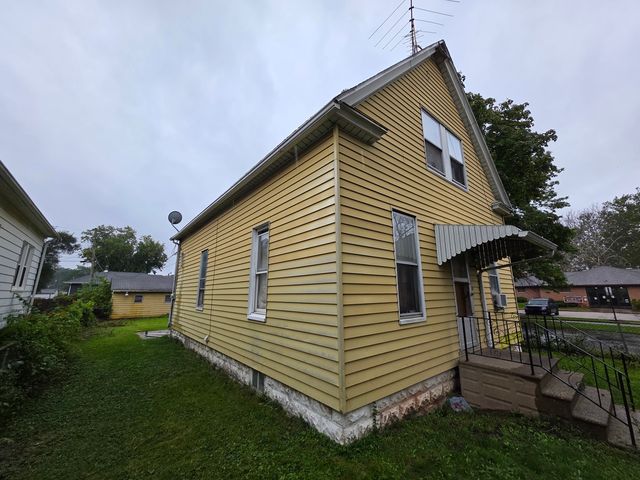 500 14th Avenue, Rock Island, IL 61201
