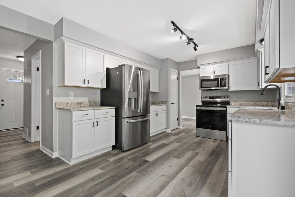 S80W23790 Parkview DRIVE, Big Bend, WI 53103