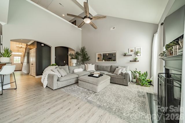 1204 Woodglen Lane, Matthews, NC 28104