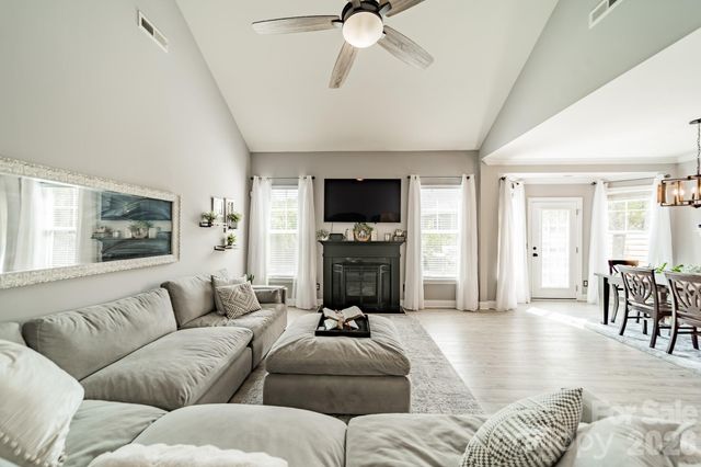1204 Woodglen Lane, Matthews, NC 28104