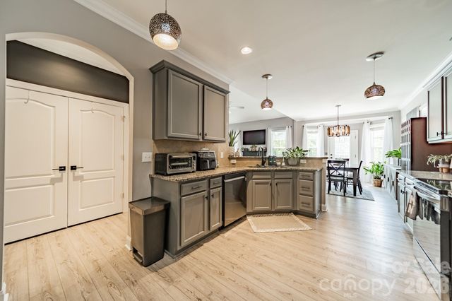 1204 Woodglen Lane, Matthews, NC 28104