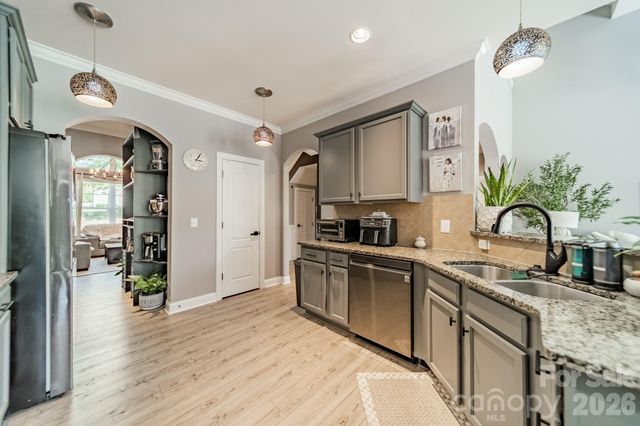 1204 Woodglen Lane, Matthews, NC 28104