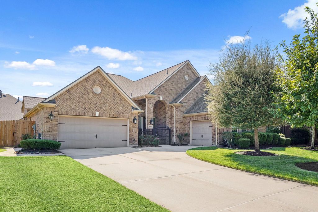 16111 Summit Mist Court, Houston, TX 77044