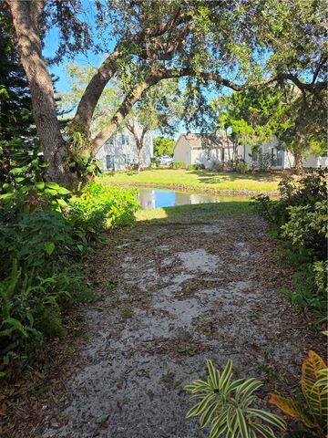 1914 Westminster Circle 13-1, Vero Beach, FL 32966