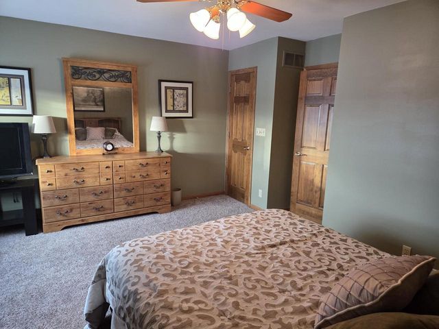 W282N4163 Somerset LANE, Pewaukee, WI 53072