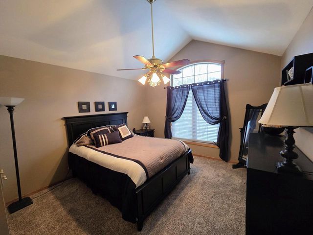 W282N4163 Somerset LANE, Pewaukee, WI 53072