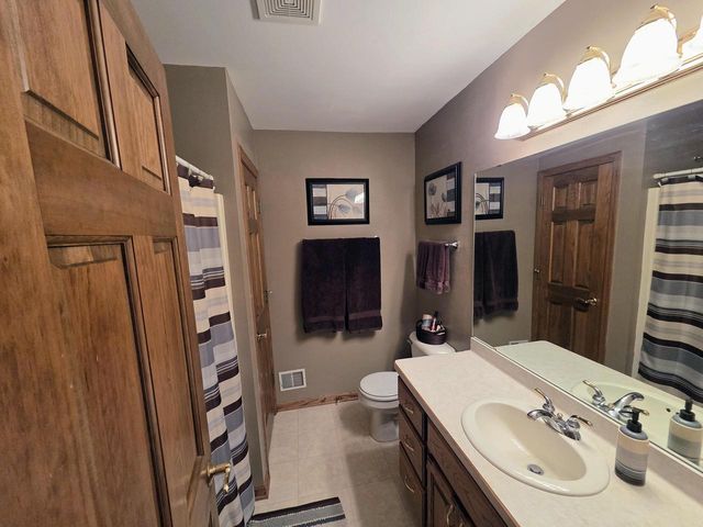 W282N4163 Somerset LANE, Pewaukee, WI 53072