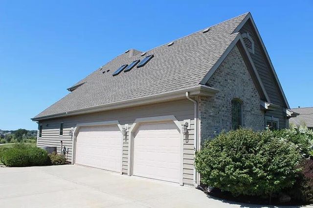 W282N4163 Somerset LANE, Pewaukee, WI 53072