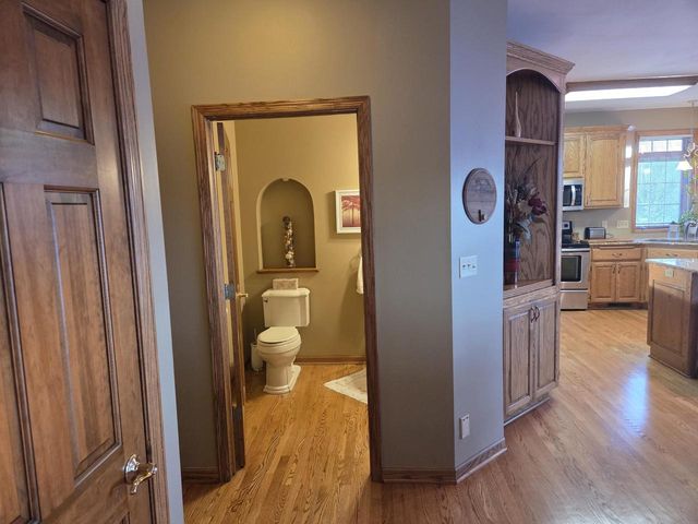 W282N4163 Somerset LANE, Pewaukee, WI 53072