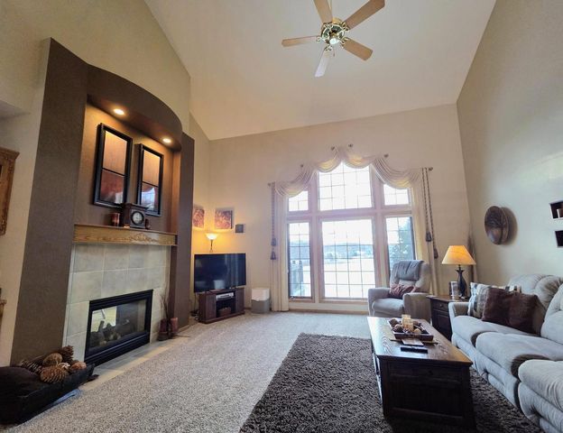 W282N4163 Somerset LANE, Pewaukee, WI 53072