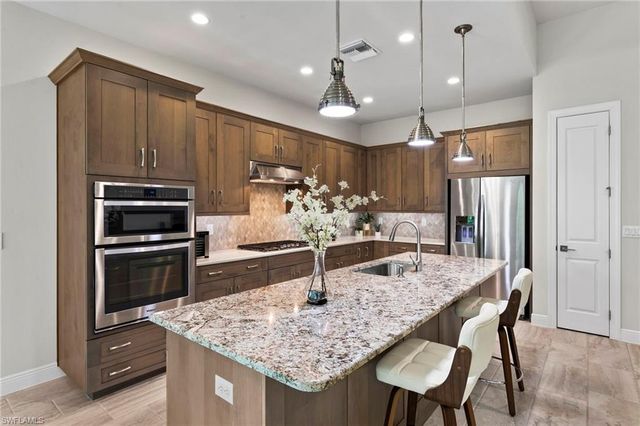 8950 Mustique LN, Naples, FL 34114