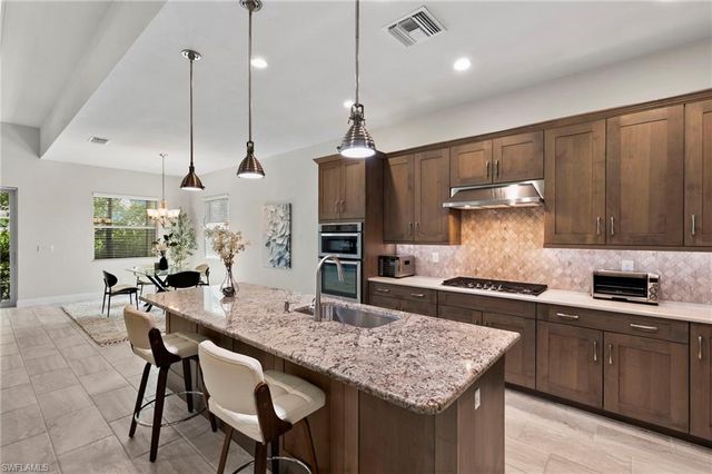 8950 Mustique LN, Naples, FL 34114