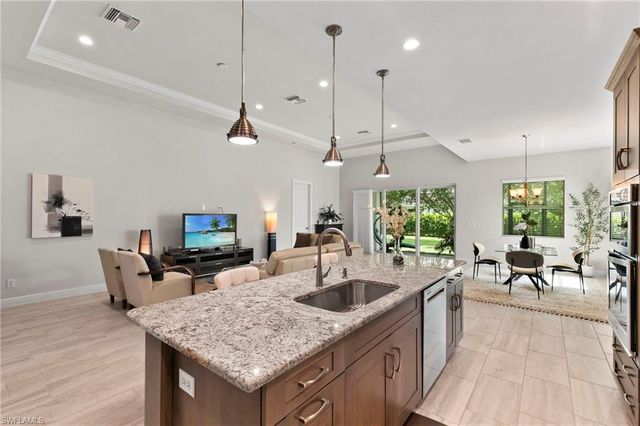 8950 Mustique LN, Naples, FL 34114