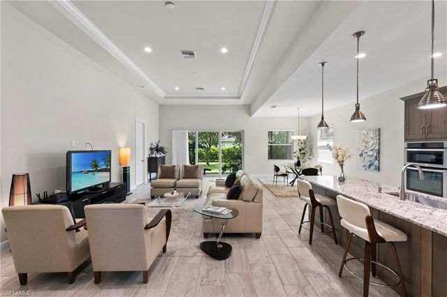 8950 Mustique LN, Naples, FL 34114
