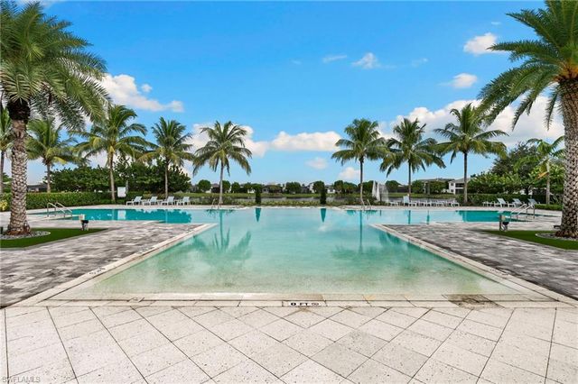 8950 Mustique LN, Naples, FL 34114