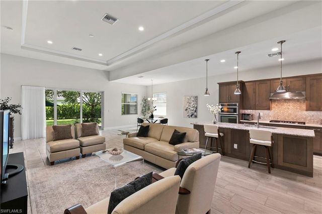 8950 Mustique LN, Naples, FL 34114