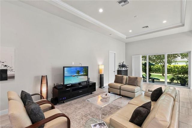 8950 Mustique LN, Naples, FL 34114