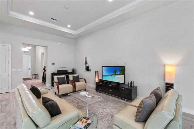 8950 Mustique LN, Naples, FL 34114