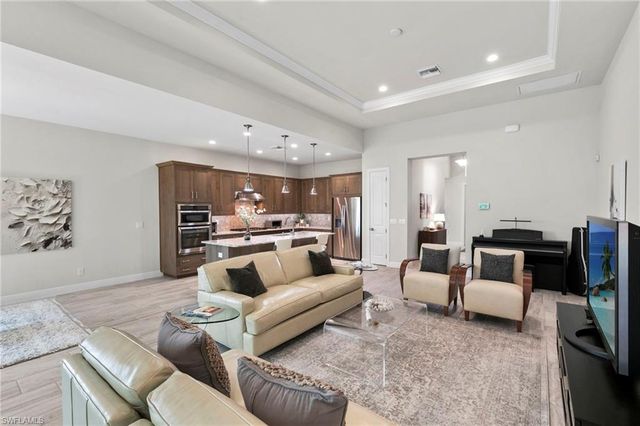 8950 Mustique LN, Naples, FL 34114
