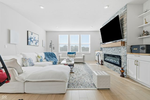 14723 Legacy Oaks Drive, Carmel, IN 46032