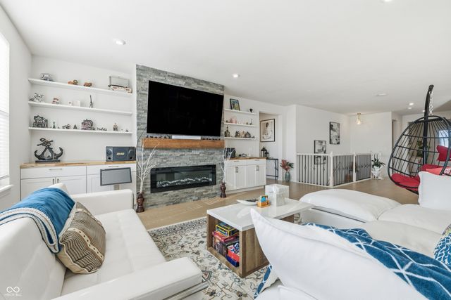 14723 Legacy Oaks Drive, Carmel, IN 46032