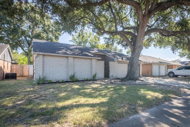 10014 Quiet Hill Road, La Porte, TX 77571
