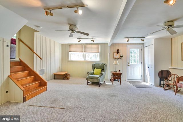 1042 DAVIS GROVE RD, Ambler, PA 19002