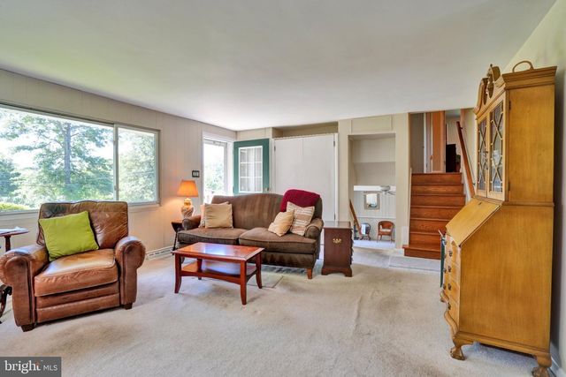 1042 DAVIS GROVE RD, Ambler, PA 19002