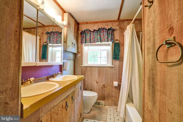1042 DAVIS GROVE RD, Ambler, PA 19002