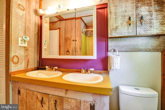 1042 DAVIS GROVE RD, Ambler, PA 19002