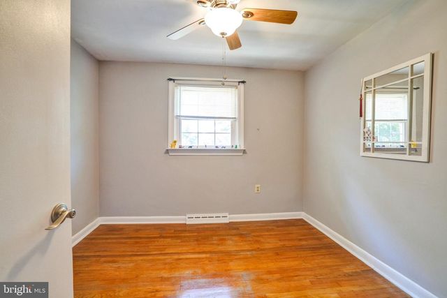 1042 DAVIS GROVE RD, Ambler, PA 19002