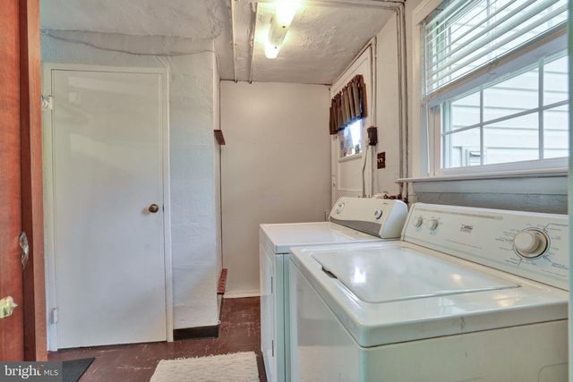 1042 DAVIS GROVE RD, Ambler, PA 19002