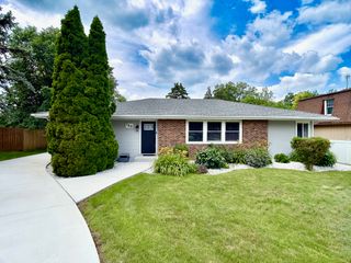 120 Walter Court, Bloomingdale, IL 60108