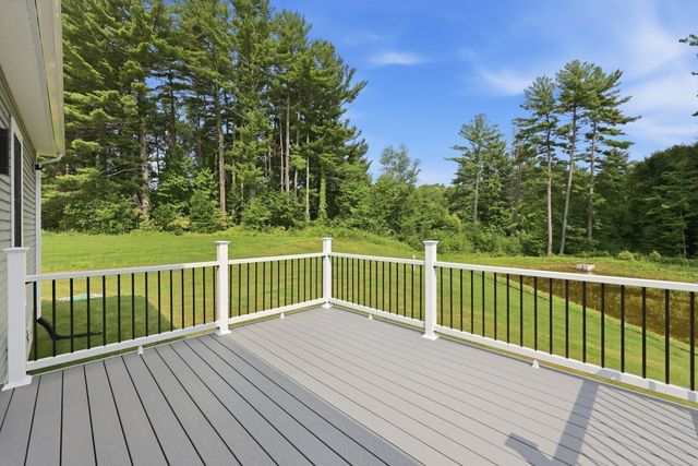 17 Silvergrass Ln, Southwick, MA 01077