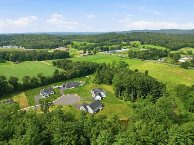 17 Silvergrass Ln, Southwick, MA 01077