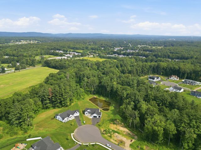 17 Silvergrass Ln, Southwick, MA 01077