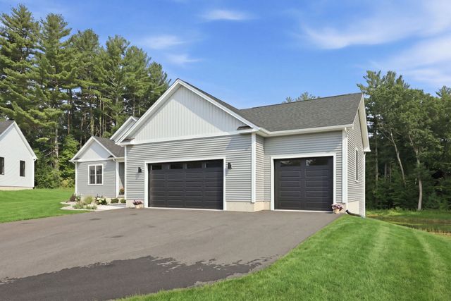 17 Silvergrass Ln, Southwick, MA 01077