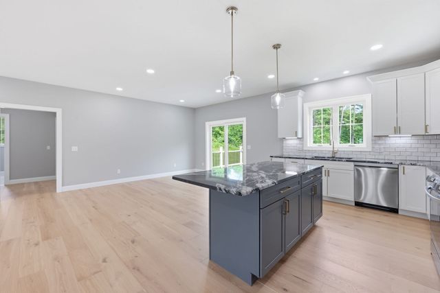 17 Silvergrass Ln, Southwick, MA 01077