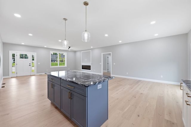 17 Silvergrass Ln, Southwick, MA 01077