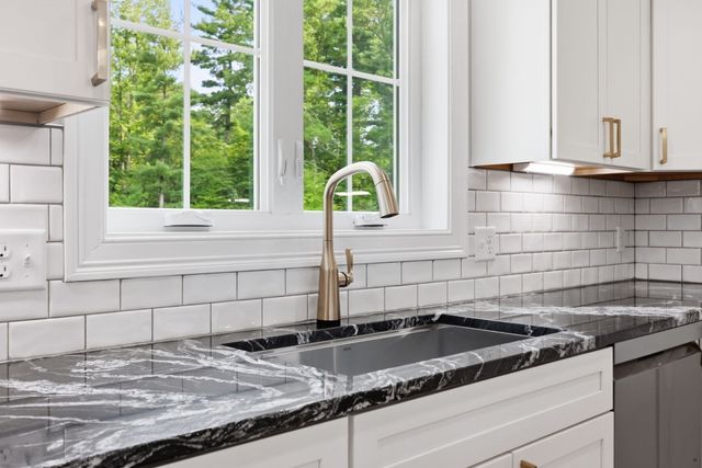 17 Silvergrass Ln, Southwick, MA 01077