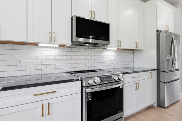 17 Silvergrass Ln, Southwick, MA 01077