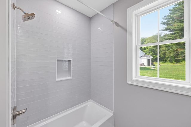 17 Silvergrass Ln, Southwick, MA 01077