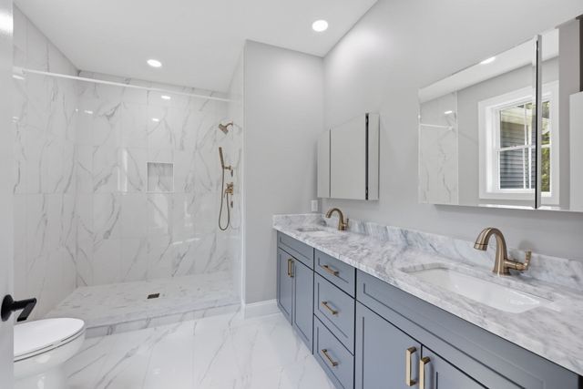 17 Silvergrass Ln, Southwick, MA 01077