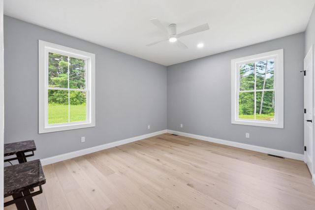 17 Silvergrass Ln, Southwick, MA 01077