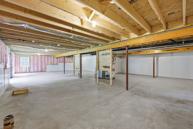 17 Silvergrass Ln, Southwick, MA 01077