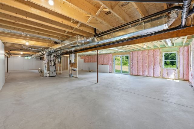 17 Silvergrass Ln, Southwick, MA 01077