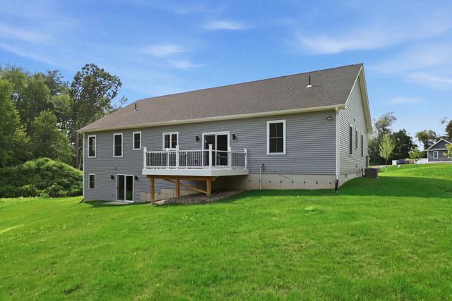 17 Silvergrass Ln, Southwick, MA 01077
